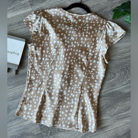 Sunny Leigh Tan and White Ruffle Blouse - Picture 5 of 8